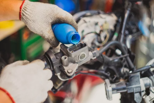 Época das motos: reabastecer fluidos