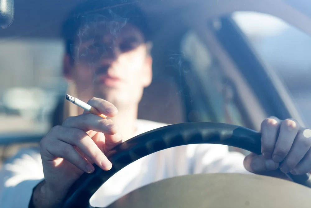 Cheiro a tabaco no carro